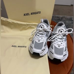 Axel Arigato Marathon Runner